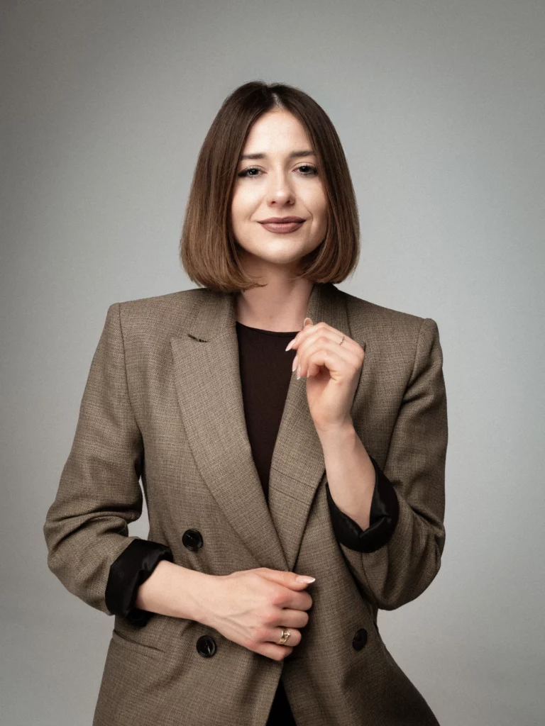 Elegancki portret biznesowy w studio - zdjęcie 3 z realizacji portfolio Tatiany Mielczarek