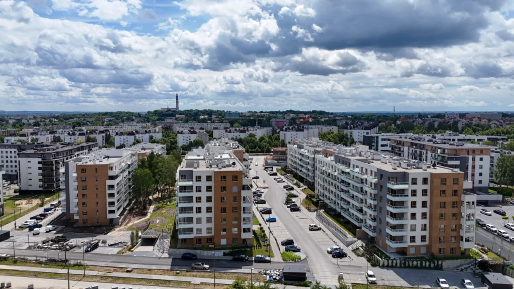 Zdjęcie z drona - panorama osiedla w Częstochowie, fotografia nieruchomości